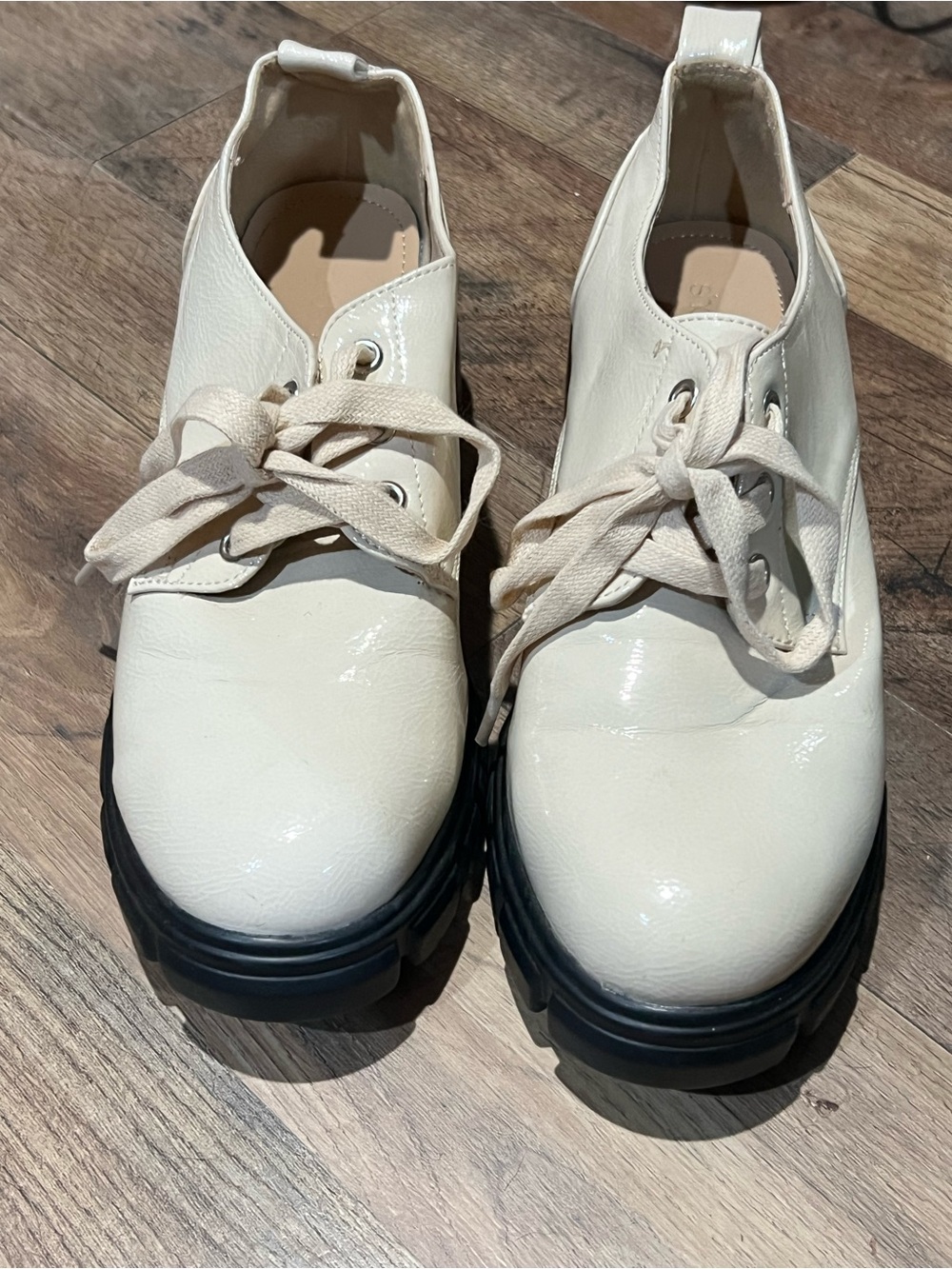 Shoe Dazzle Cream Patent Lace-Up Platform Boots